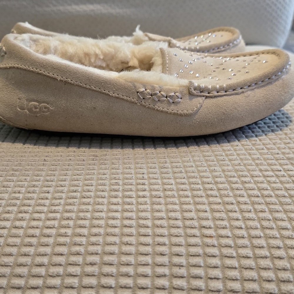 UGG Kids Tan Slippers with Sparkle Accents - Picture 6 of 16